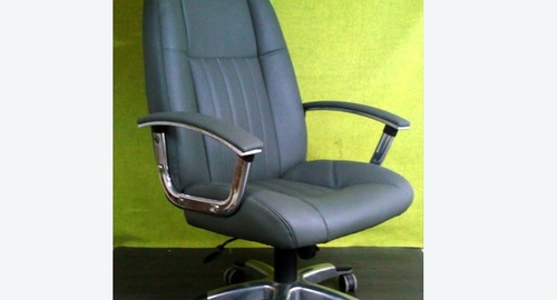 Перетяжка офисного кресла кожей. Янаул